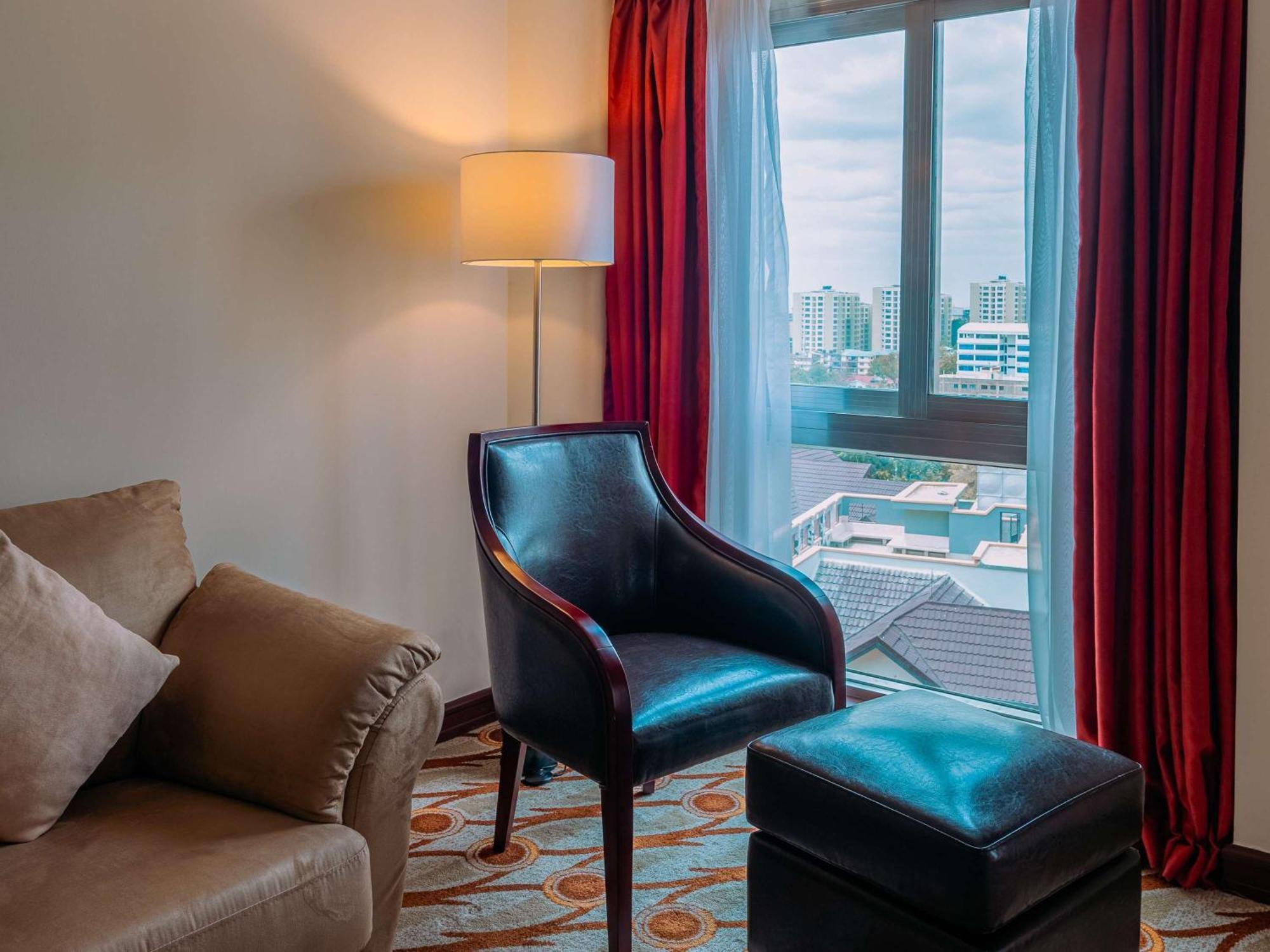 Moevenpick Hotel & Residences Найроби Экстерьер фото