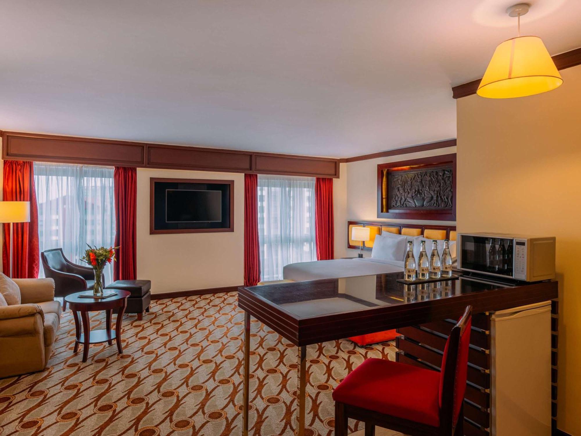 Moevenpick Hotel & Residences Найроби Экстерьер фото