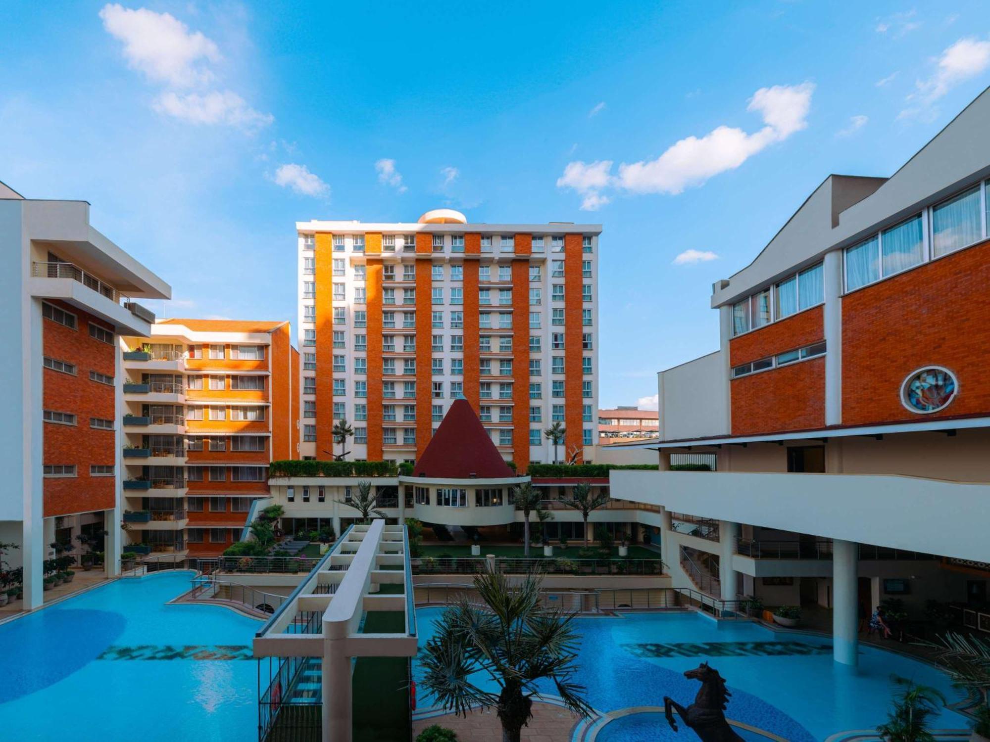 Moevenpick Hotel & Residences Найроби Экстерьер фото