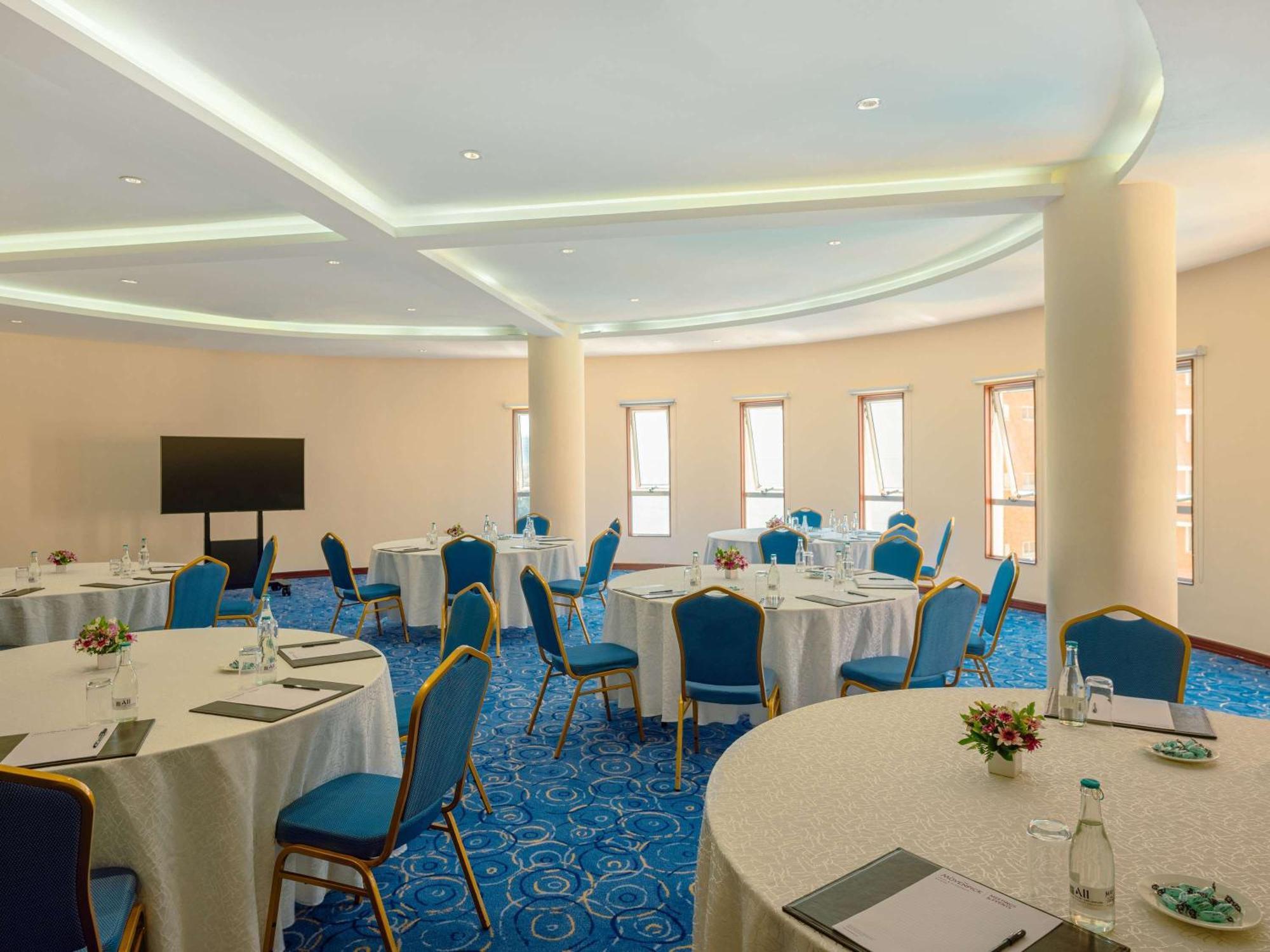 Moevenpick Hotel & Residences Найроби Экстерьер фото