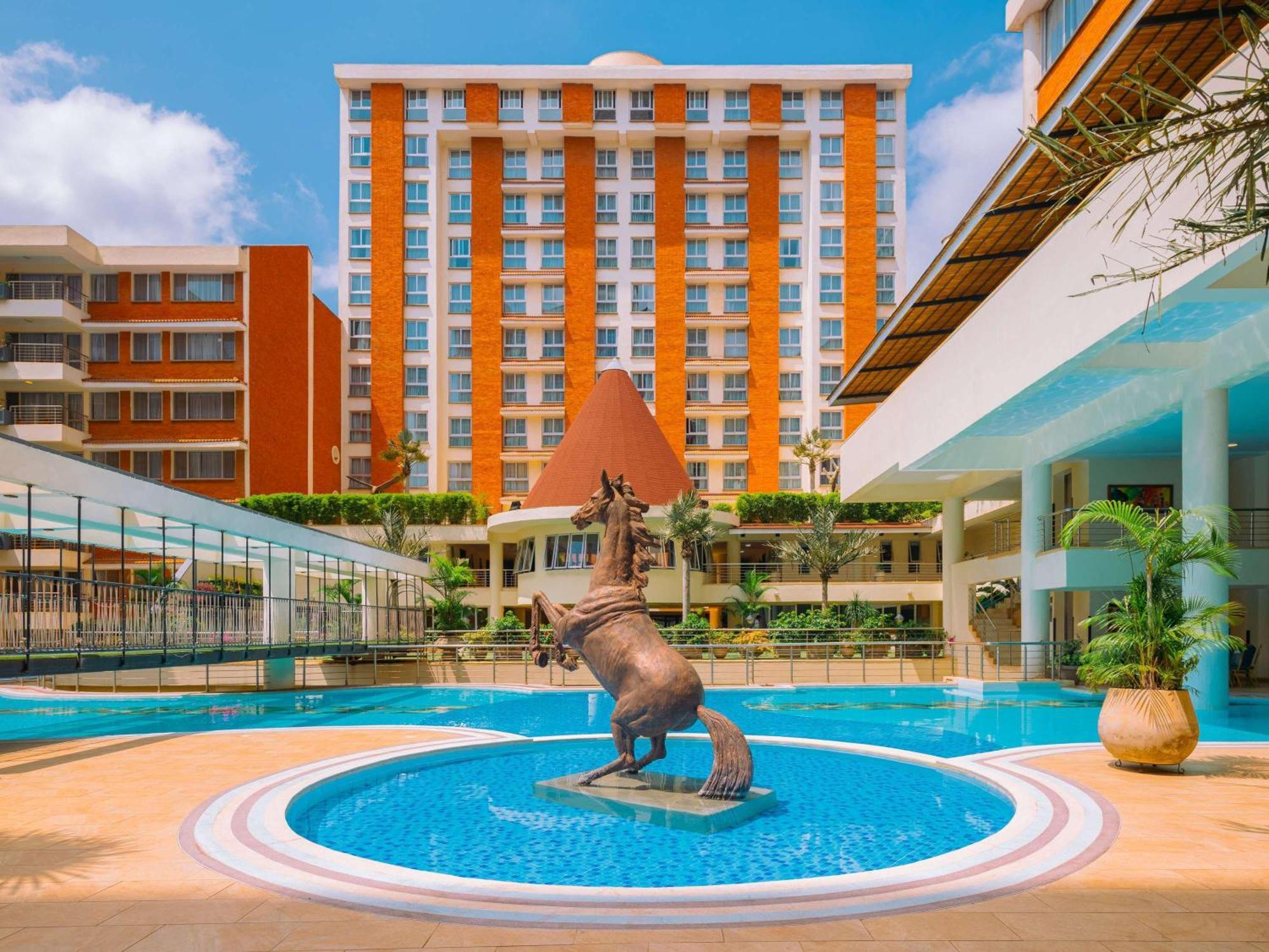Moevenpick Hotel & Residences Найроби Экстерьер фото