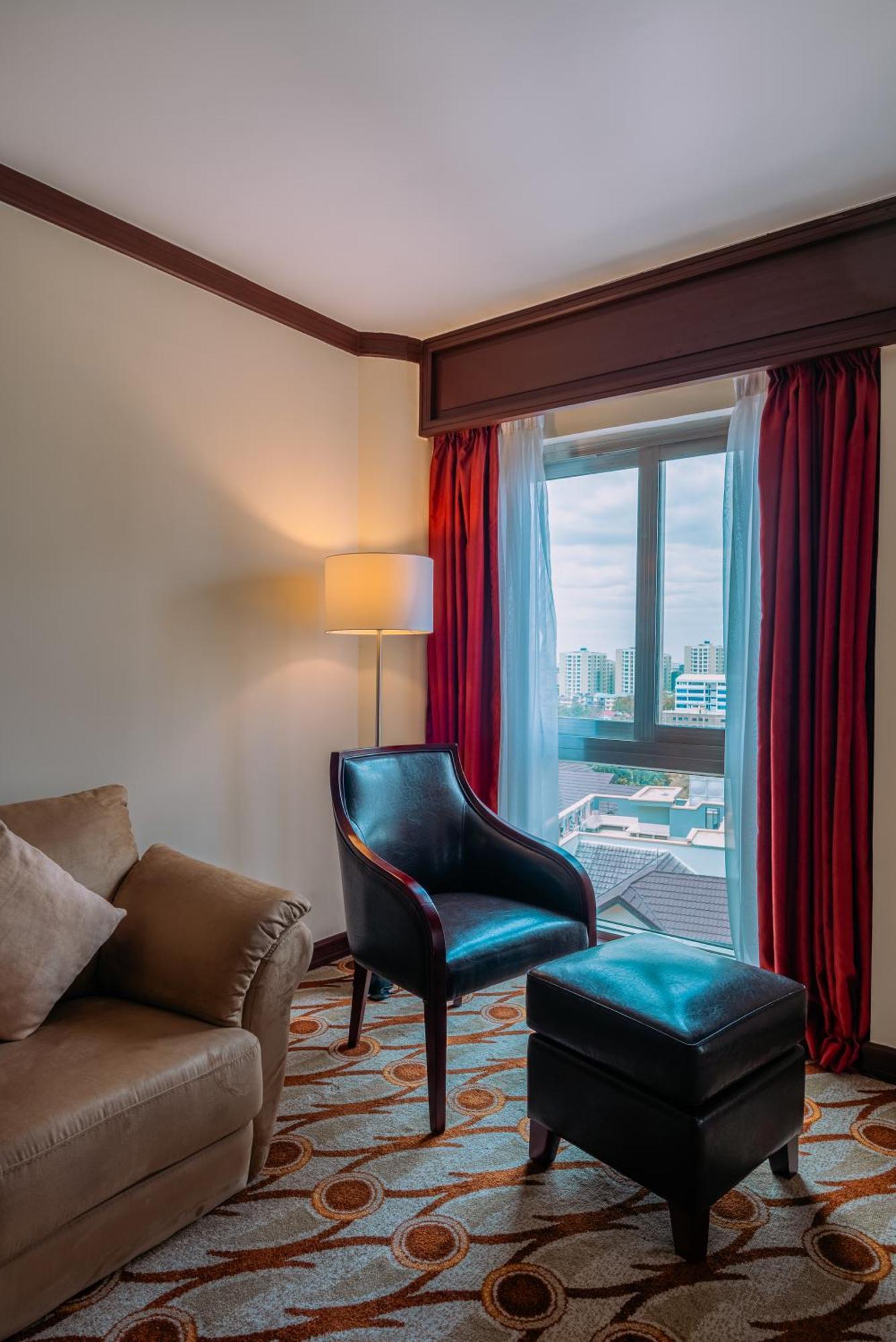 Moevenpick Hotel & Residences Найроби Экстерьер фото